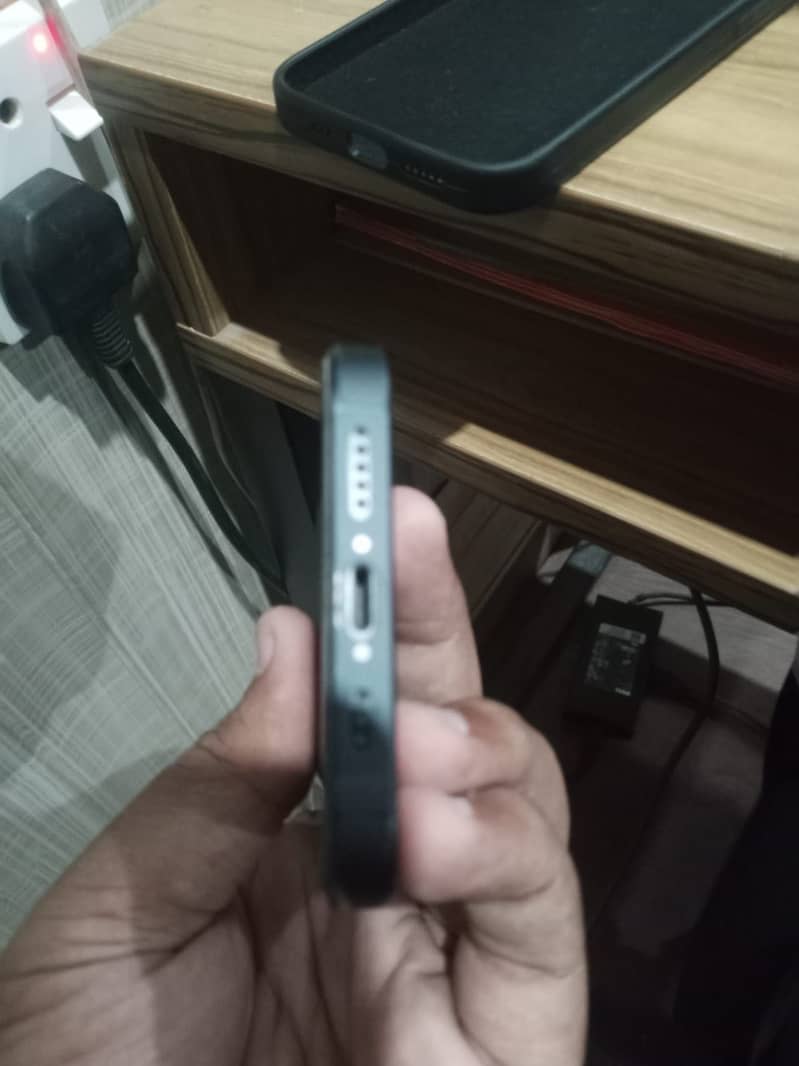 Apple iPhone 13 3