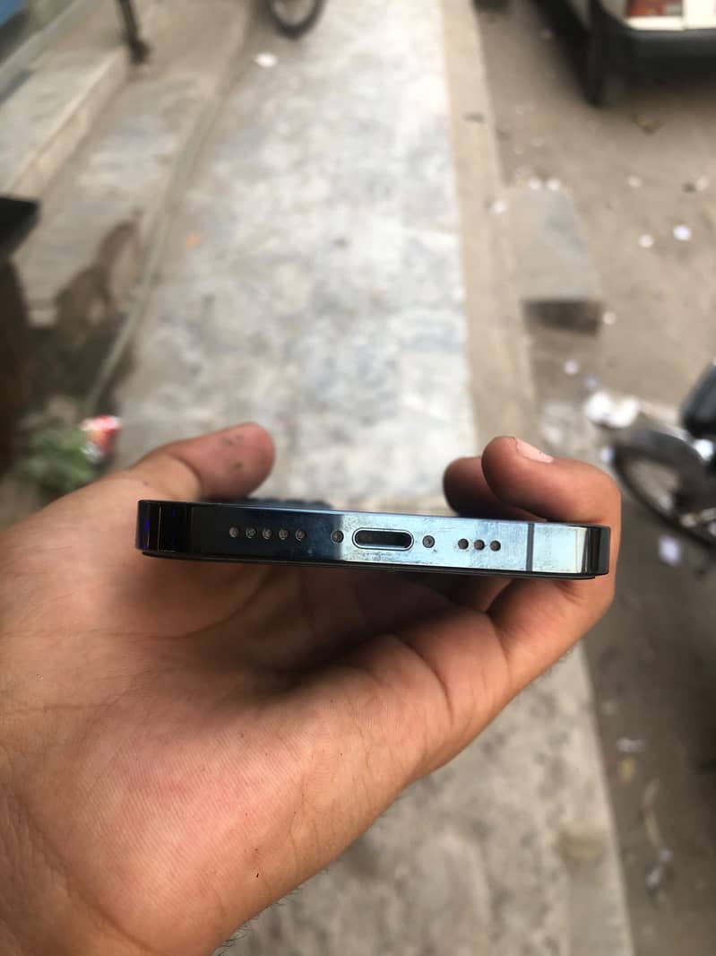 iPhone 12 pro 4