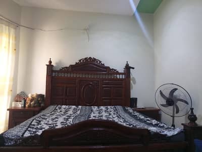 bed set used but condition new