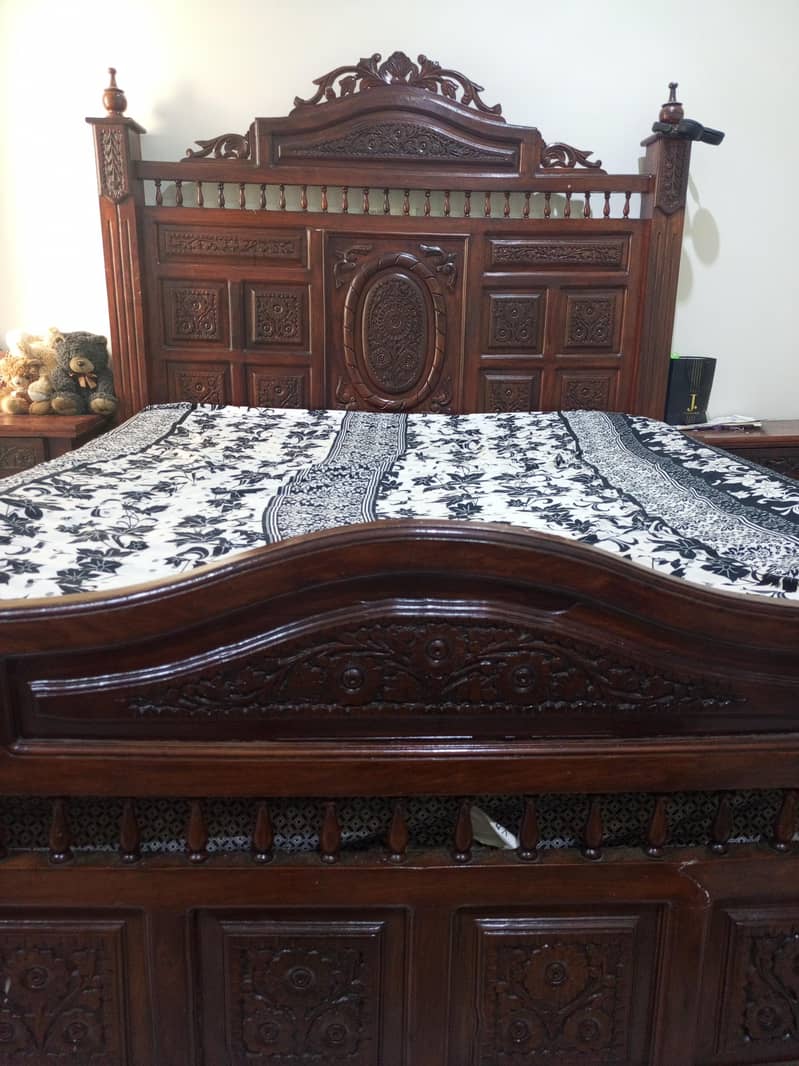 bed set used but condition new 1