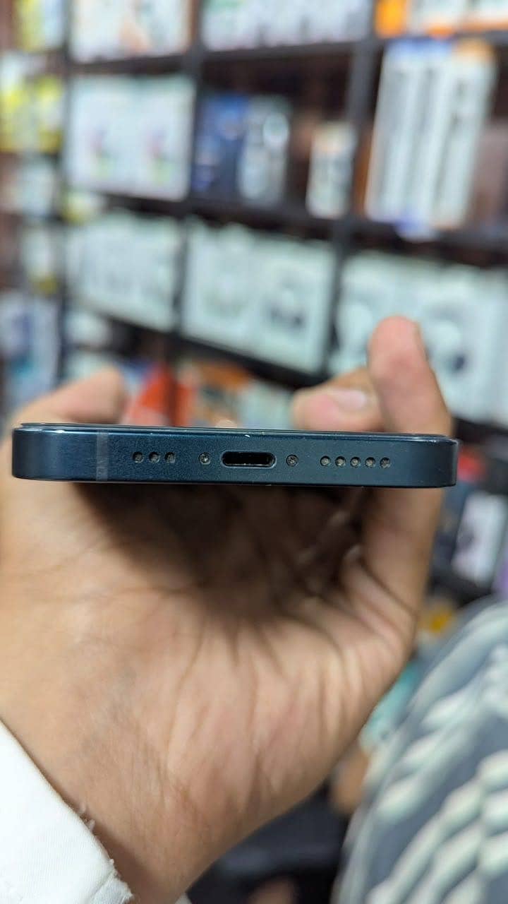Apple iPhone 13 2