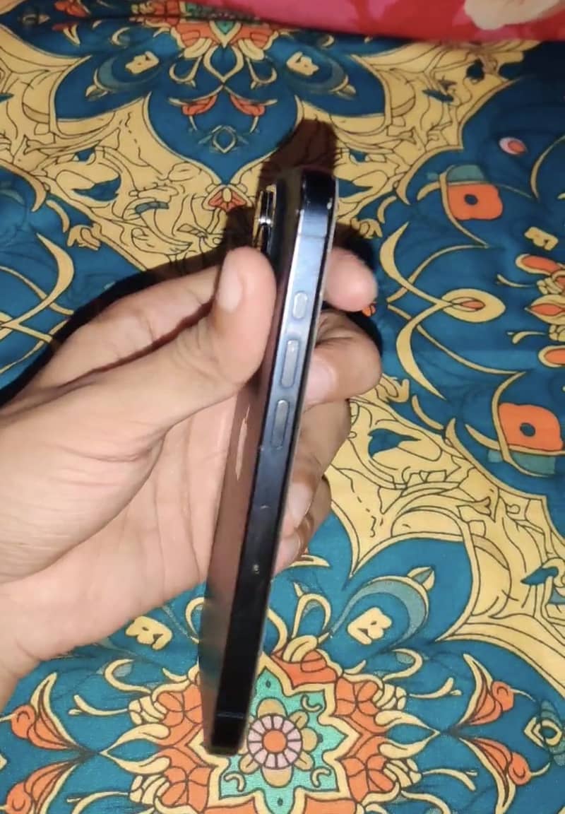 Apple iPhone 15 Pro 2