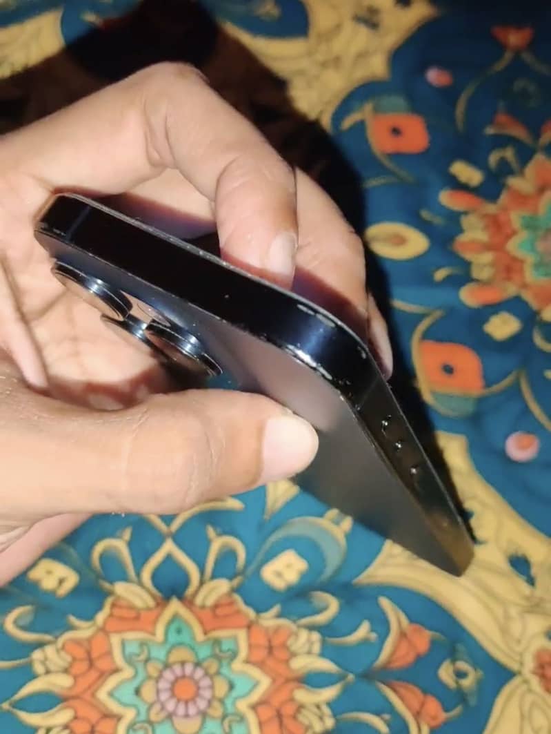 Apple iPhone 15 Pro 4