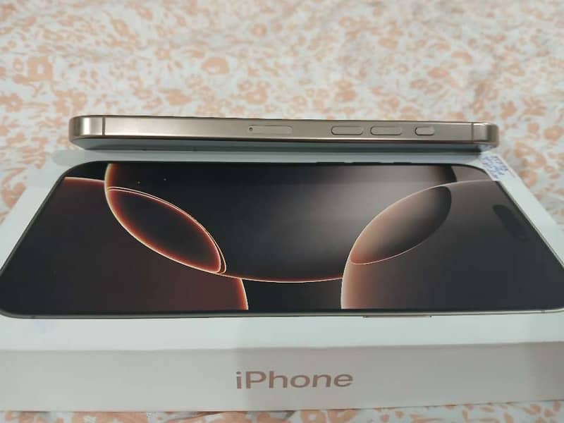 Apple iPhone 16 Pro Max 2