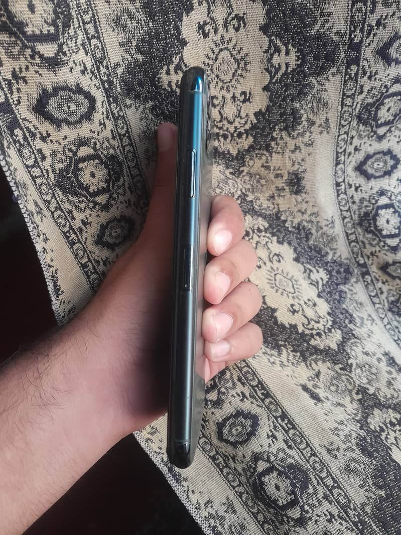 iPhone 11 pro max 4