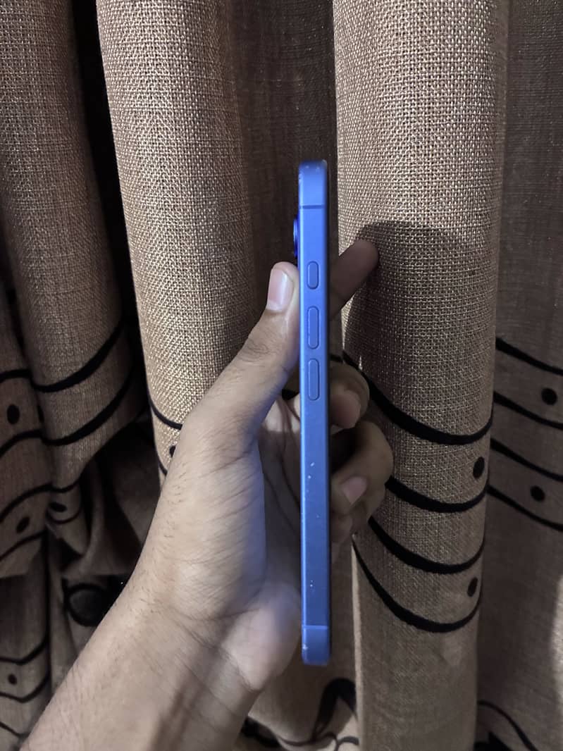 Apple iPhone 16 3