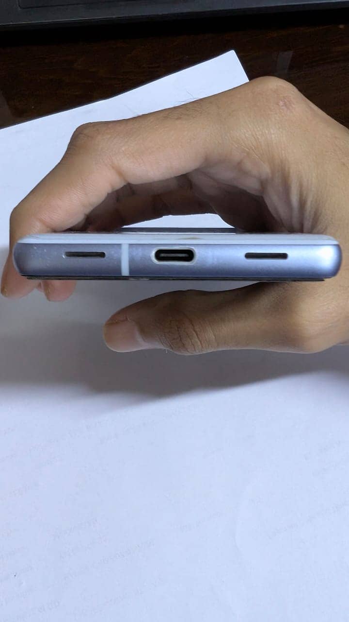 Google Pixel 7a 2
