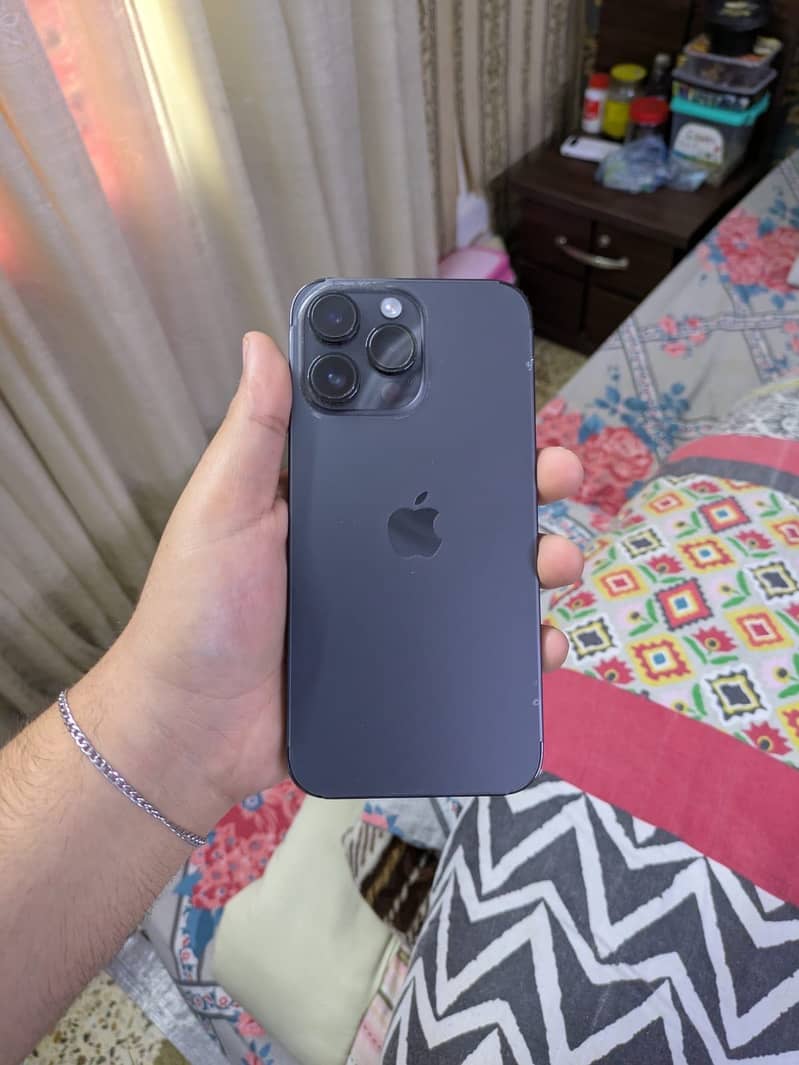 Apple iPhone 14 Pro Max 1