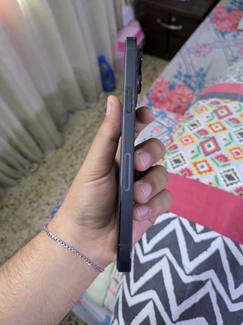 Apple iPhone 14 Pro Max 4