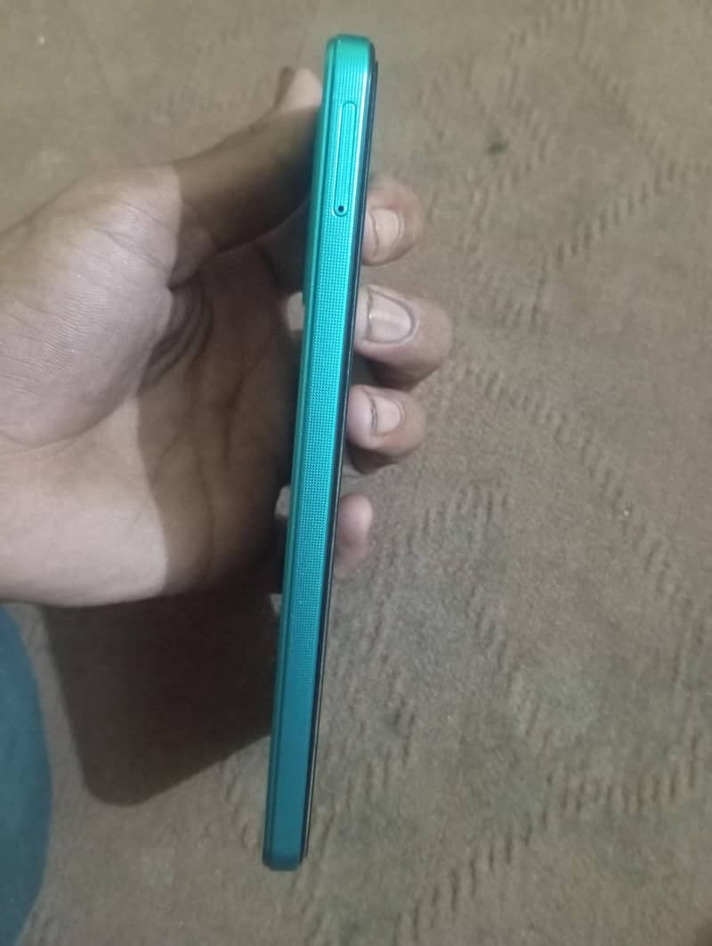 HMD Aura 2 3
