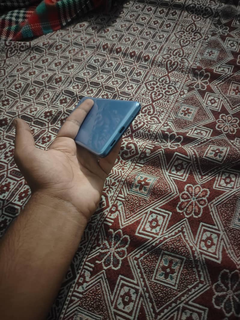 Sharp Aquos Zero 1