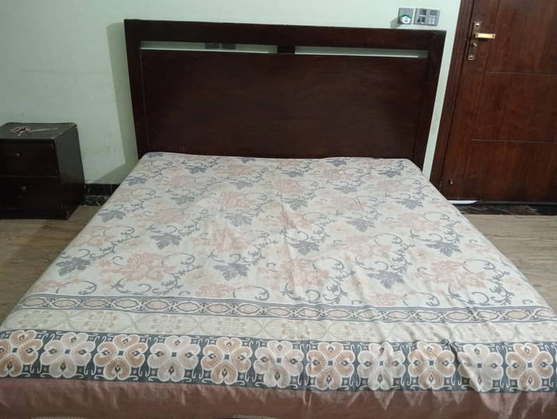 wooden bed 0
