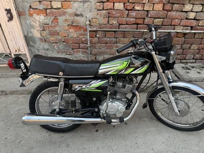 Honda 125 21/22 modle All docoment clear shokeen hazrat hazir ho