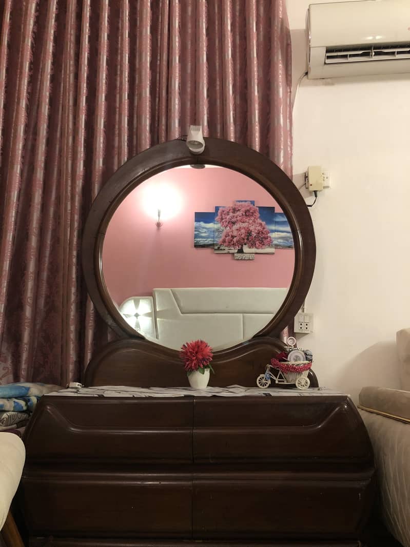 Dressing Table 0