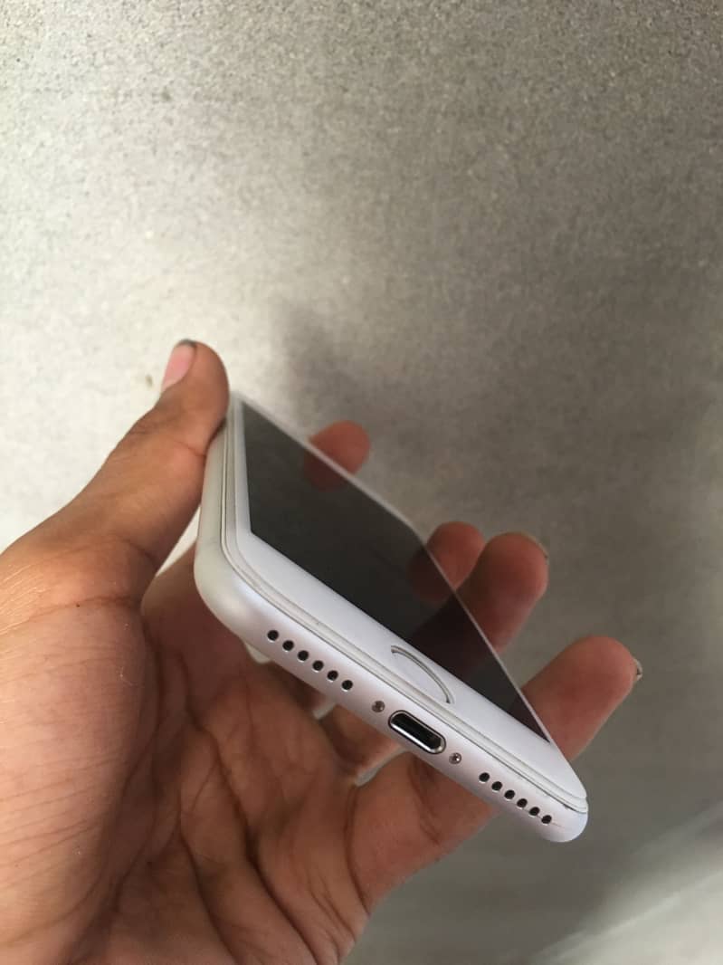 Apple iPhone 7 2