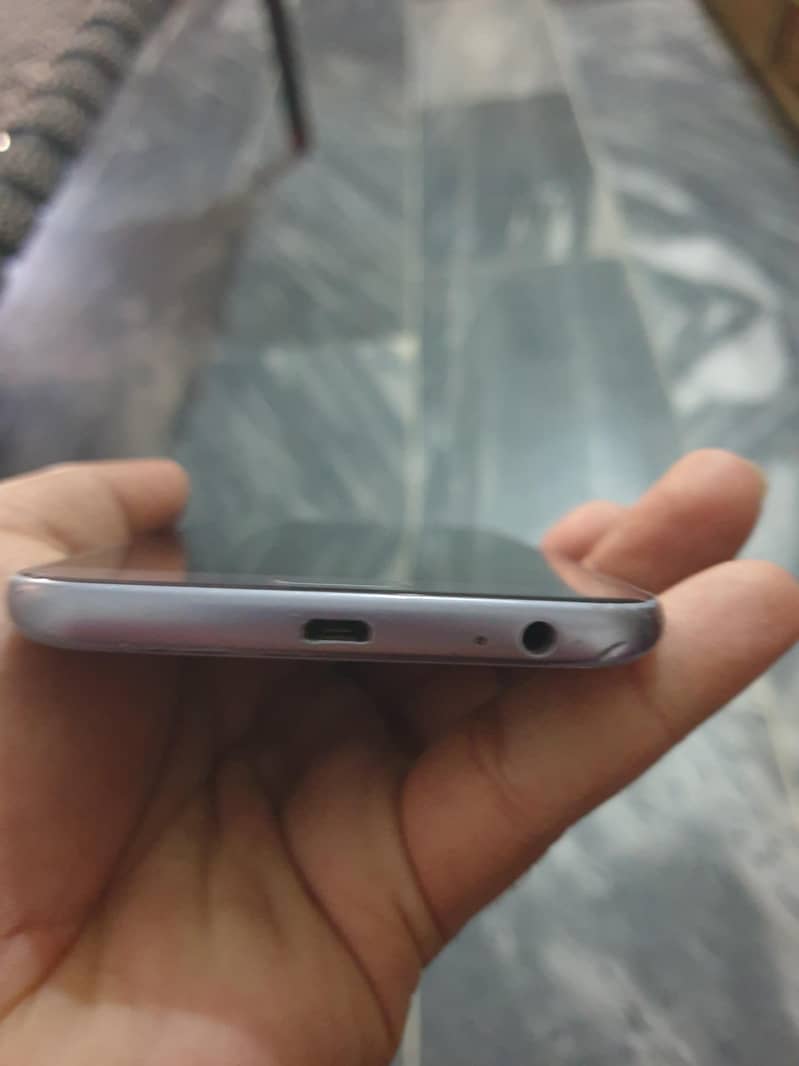 Samsung Mobile J400 3