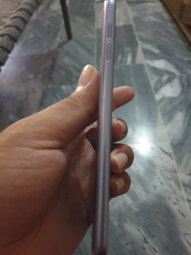 Samsung Mobile J400 4