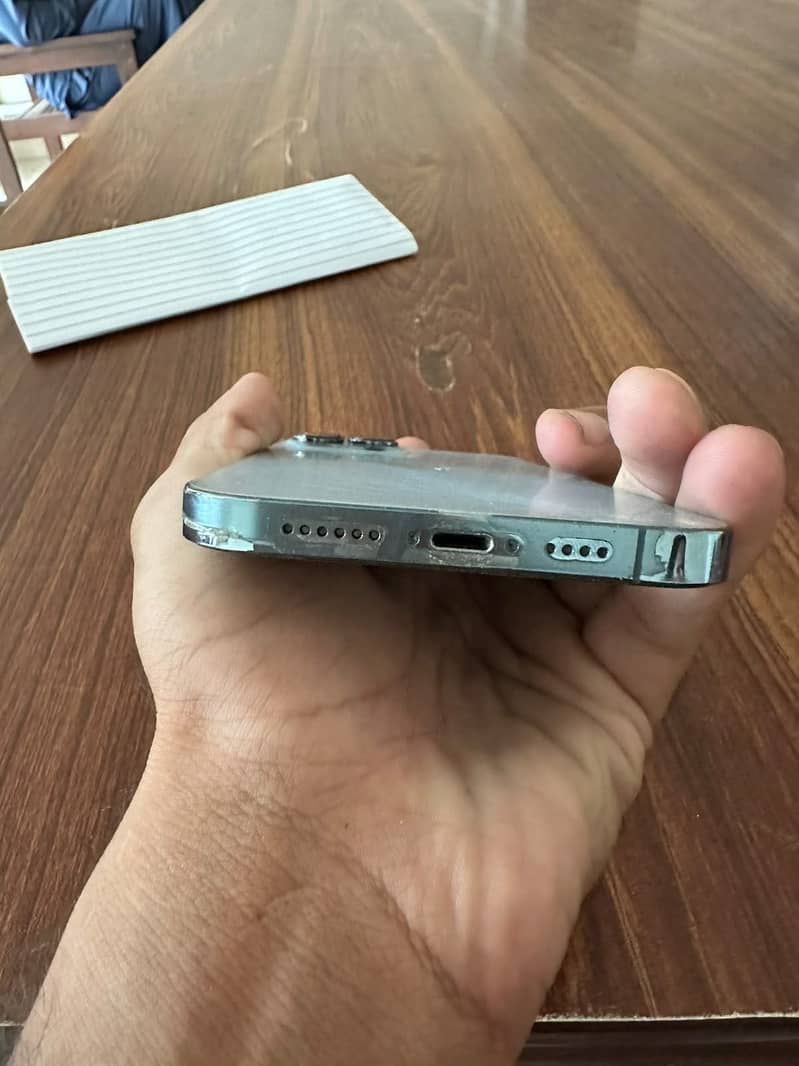Apple iPhone 13 Pro Max 4