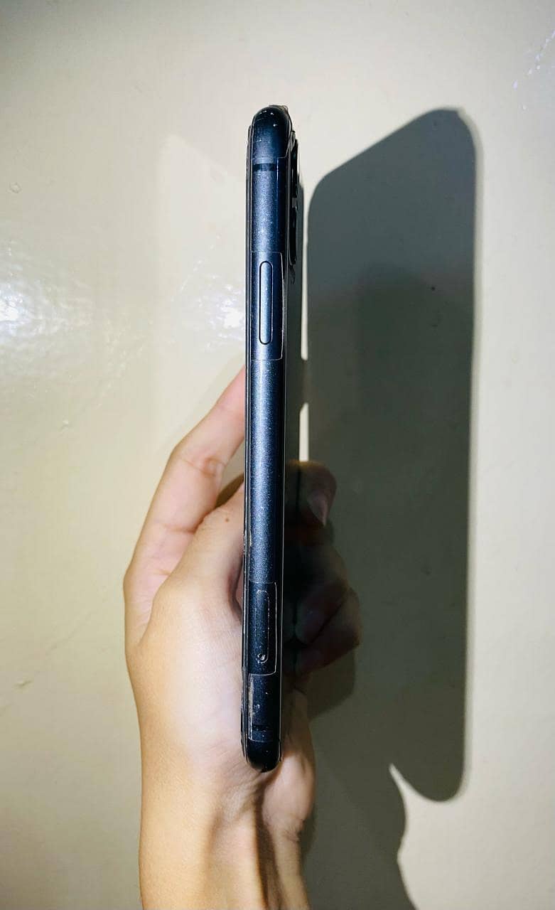 Apple iPhone 11 0