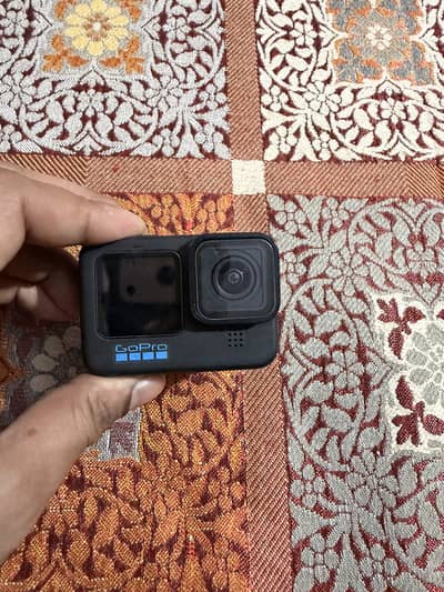 GoPro Hero 10 Black with Silicone Sleeve & Travel Case – Excellent Con