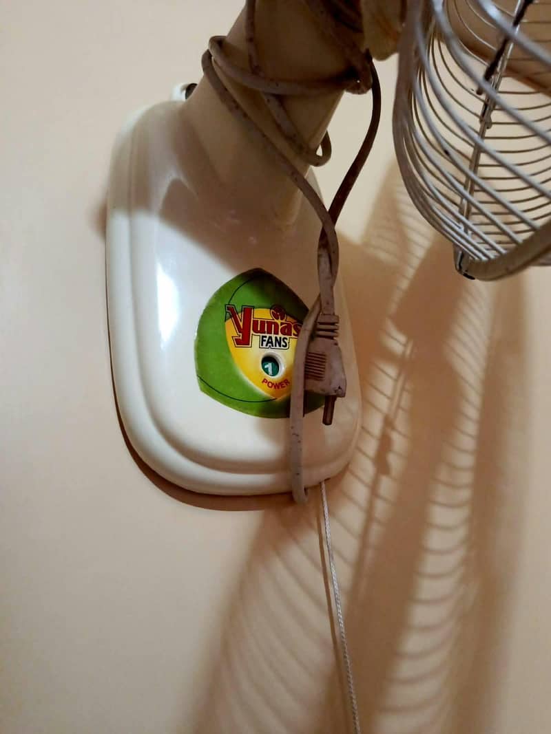 URGENT Yunas Bracket Fans 2