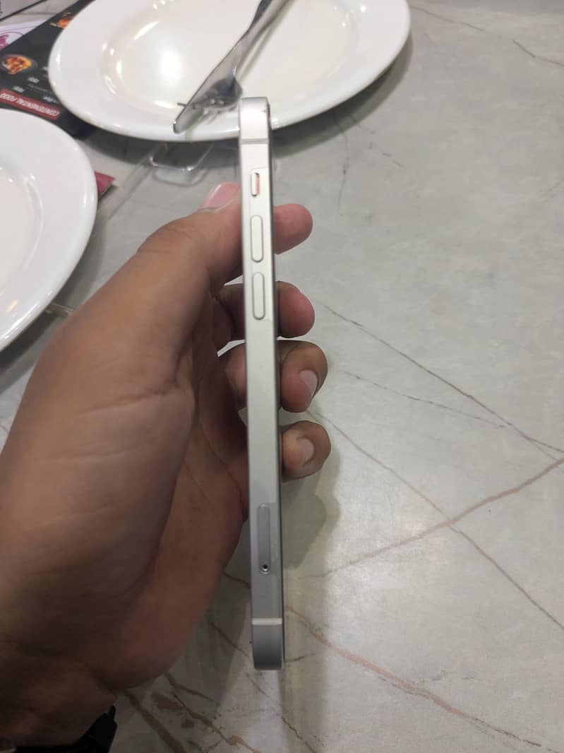 Apple iPhone 12 3