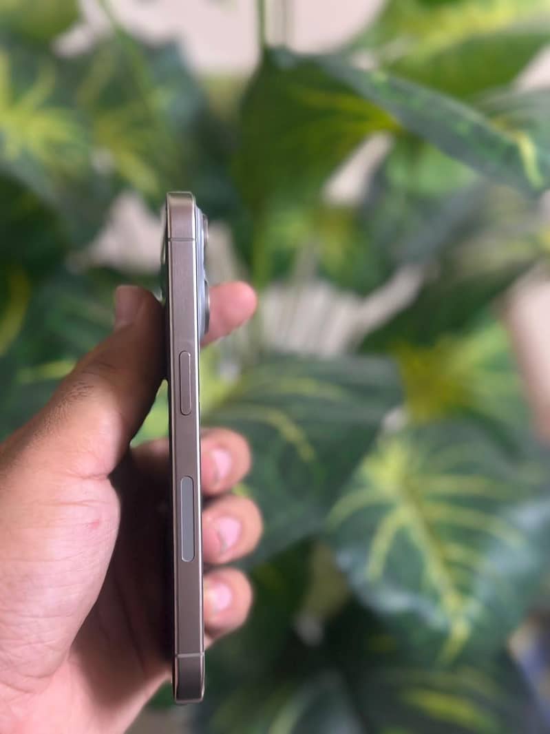Apple iPhone 15 Pro 3
