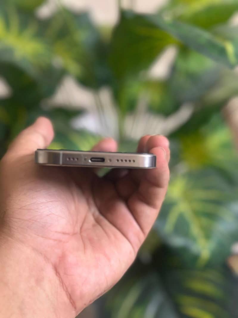 Apple iPhone 15 Pro 4