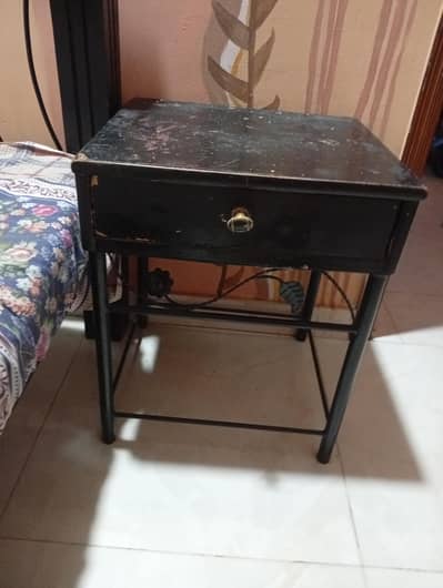 king bed with mattress and side tabled