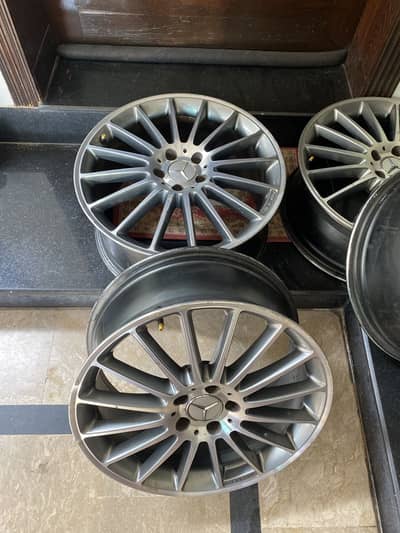 Mercedes AMG C63 oem performance pack rims 19'
