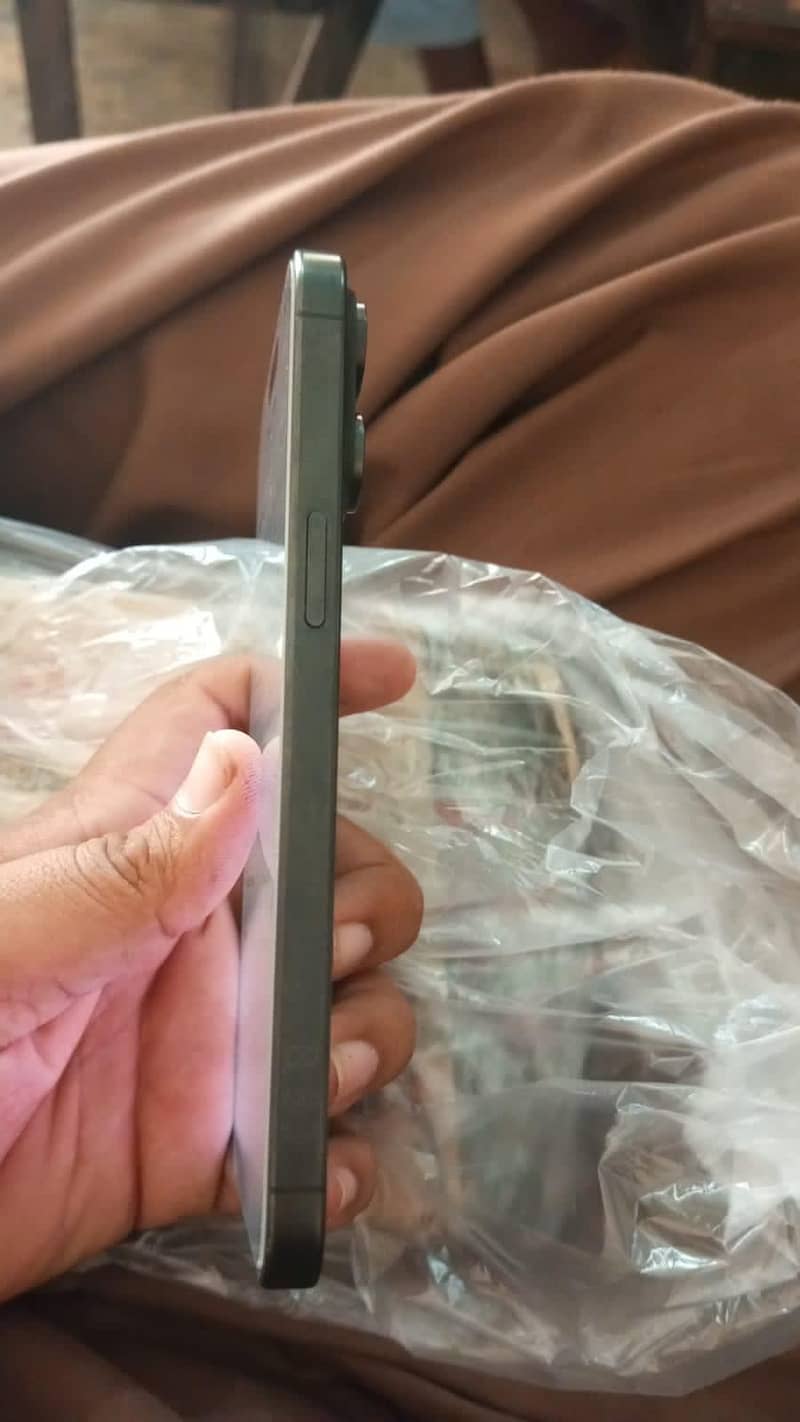 Apple iPhone 15 Pro Max 1