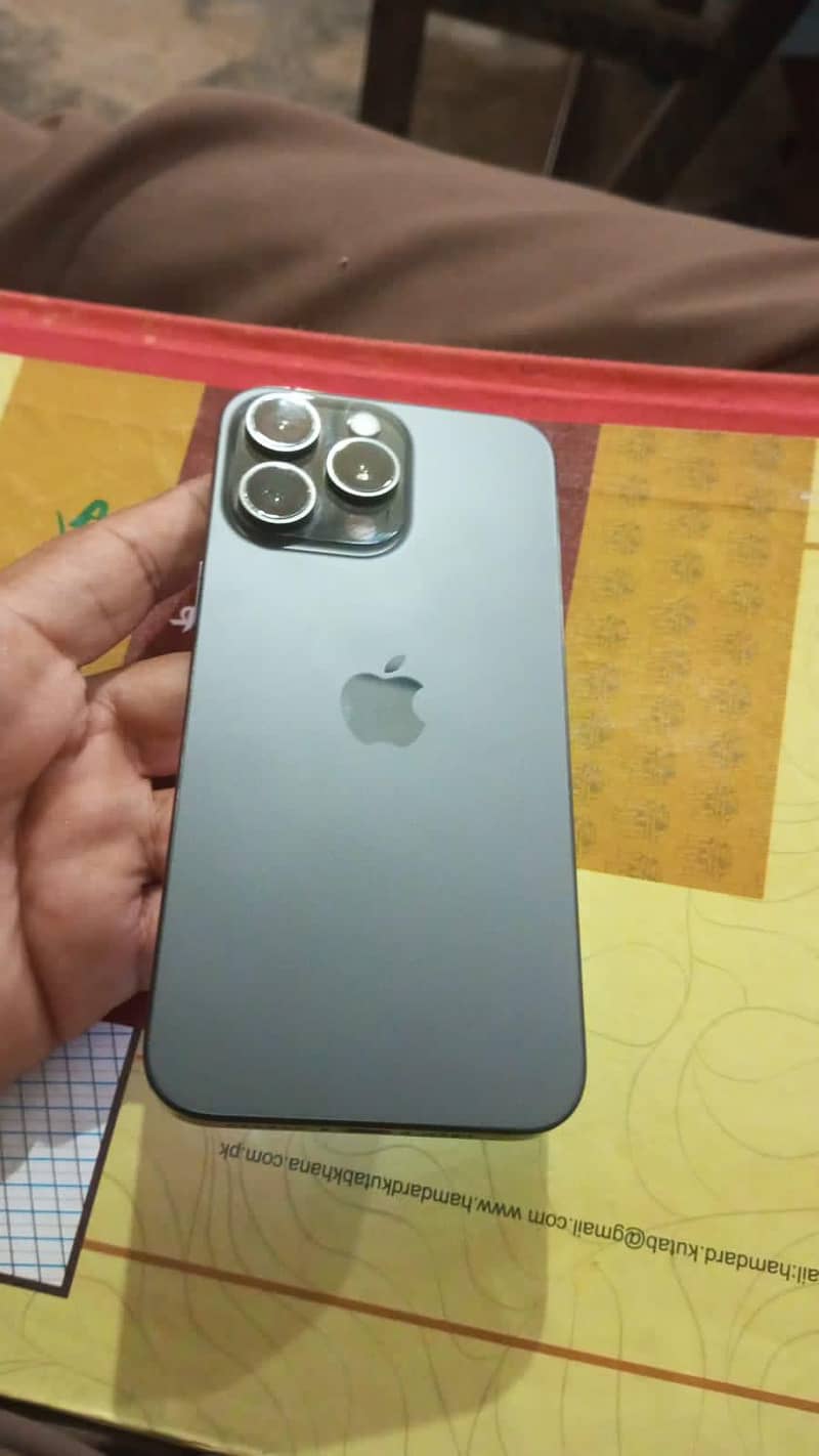 Apple iPhone 15 Pro Max 3