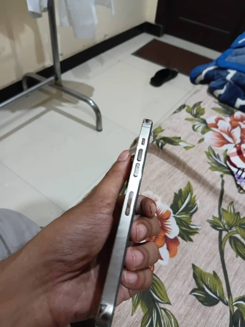 Apple iPhone 14 Pro Max 3