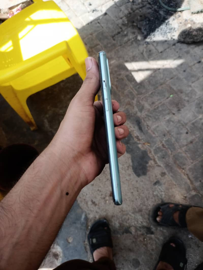 One Plus 9R 1