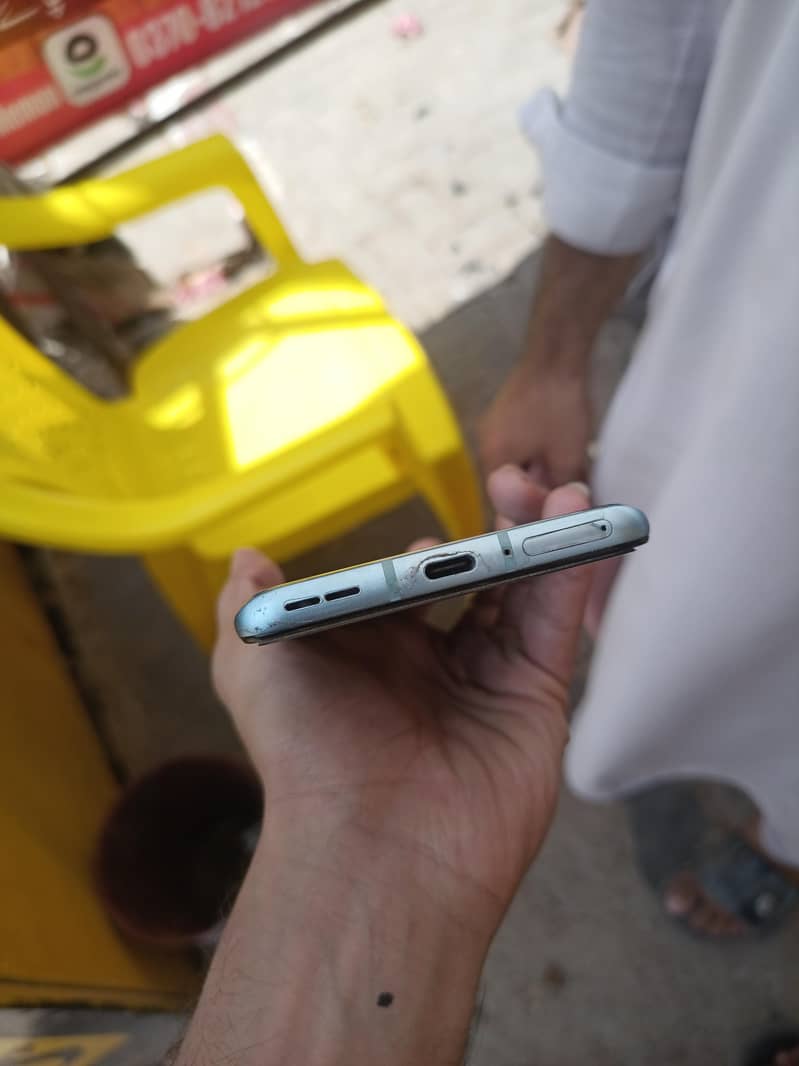 One Plus 9R 3