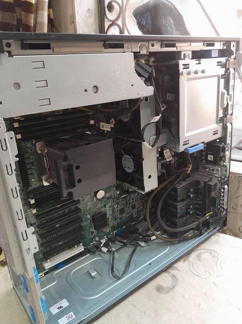 Dell t5820 Workstation 4