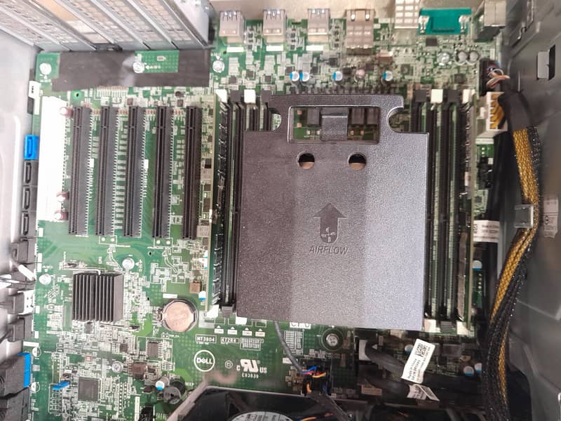 Dell t5820 Workstation 9
