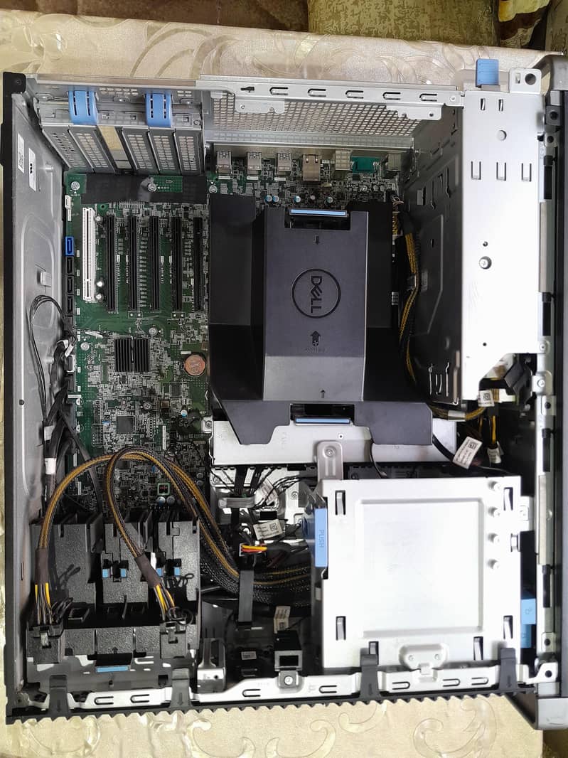 Dell t5820 Workstation 11
