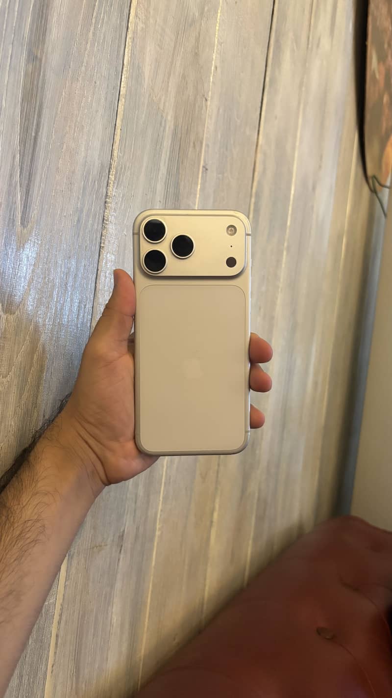 Apple iPhone 17 Pro Max 1