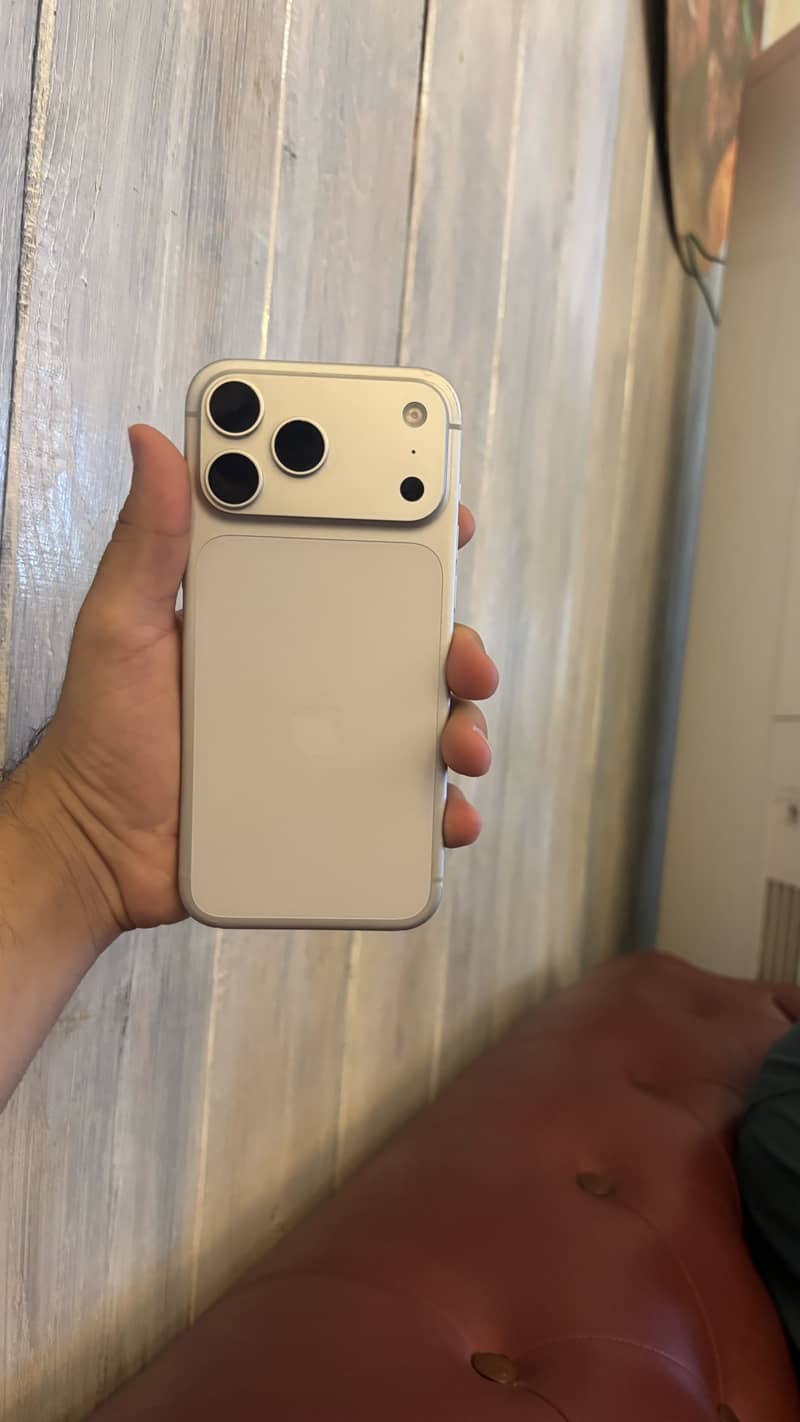 Apple iPhone 17 Pro Max 2