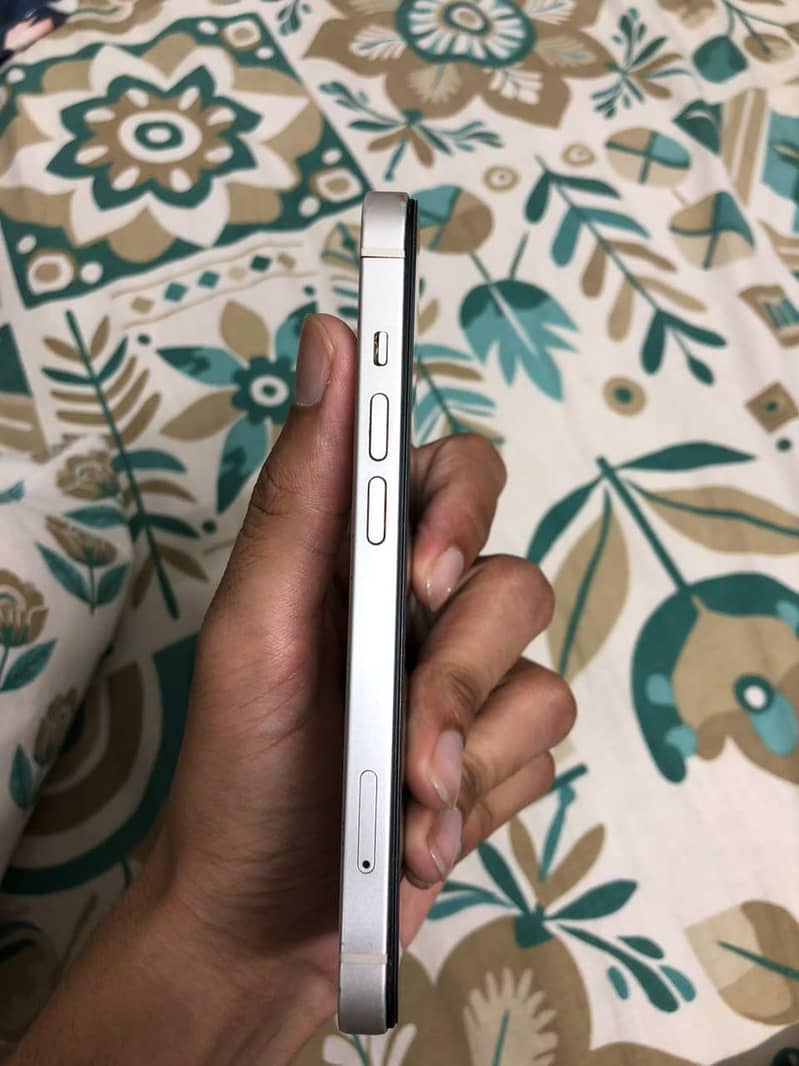 Apple iPhone 14 4