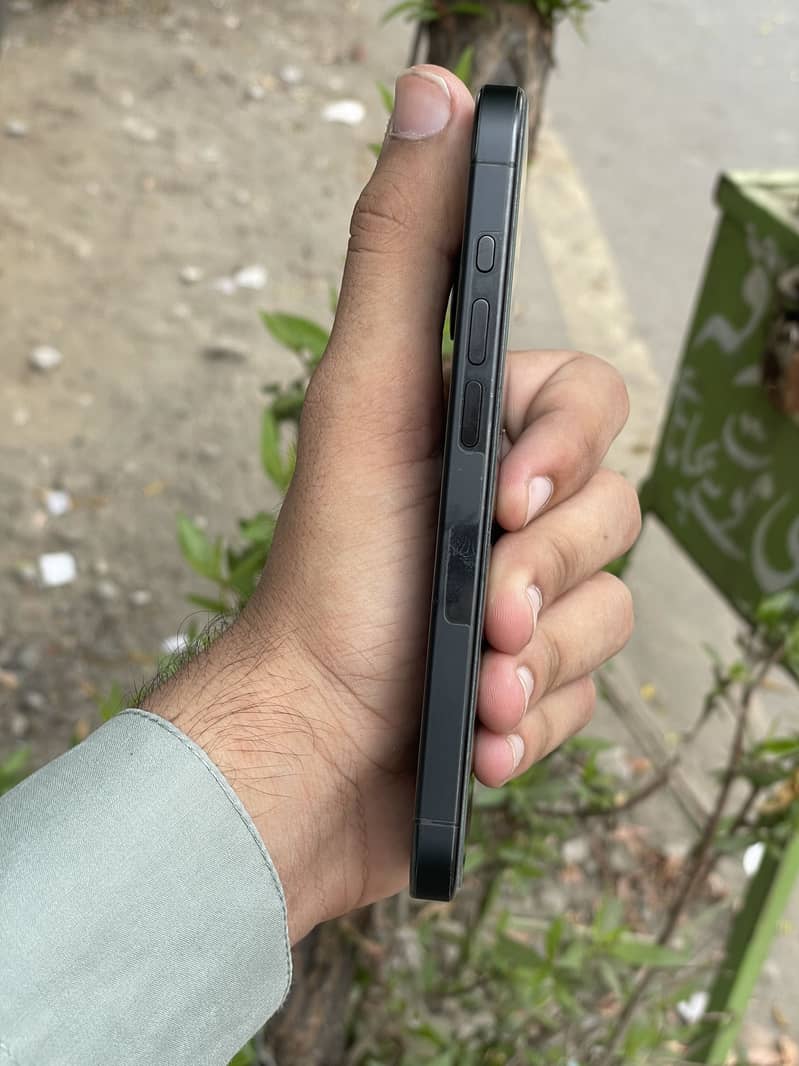 Apple iPhone 15 Pro 3