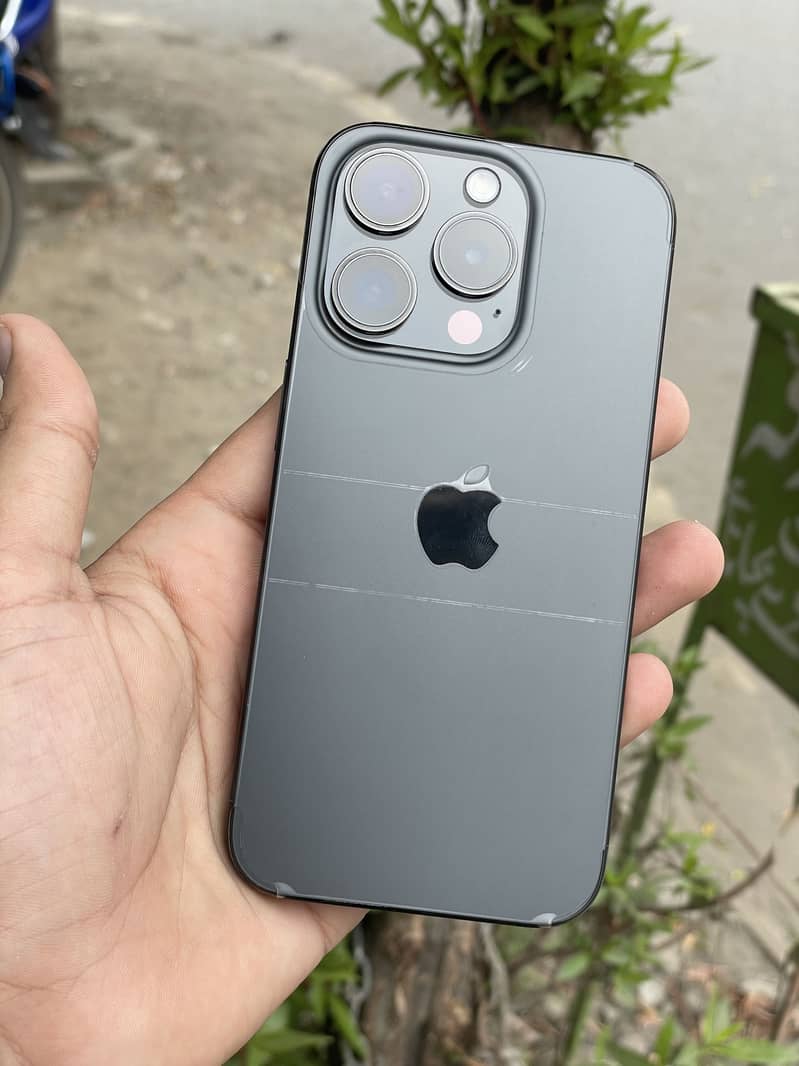 Apple iPhone 15 Pro 4