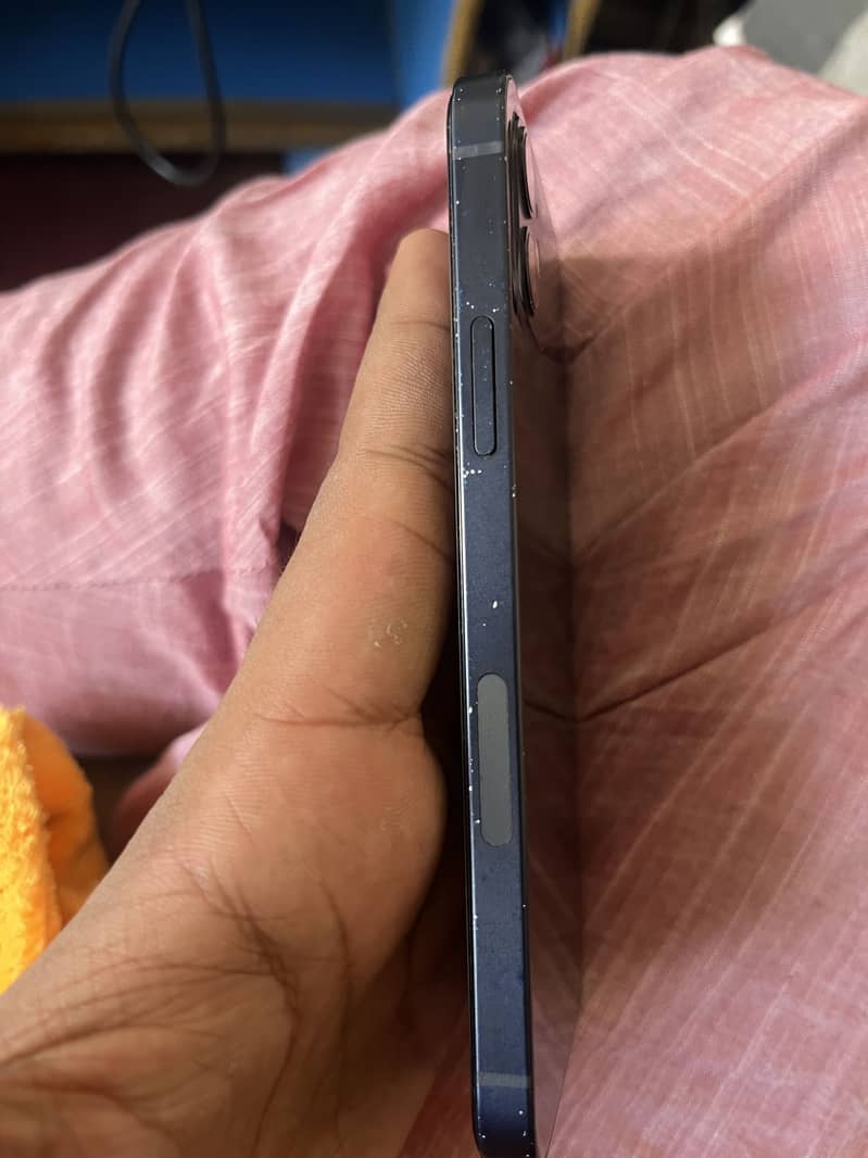 Apple iPhone 12 3