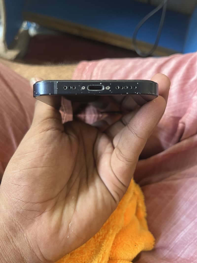 Apple iPhone 12 6