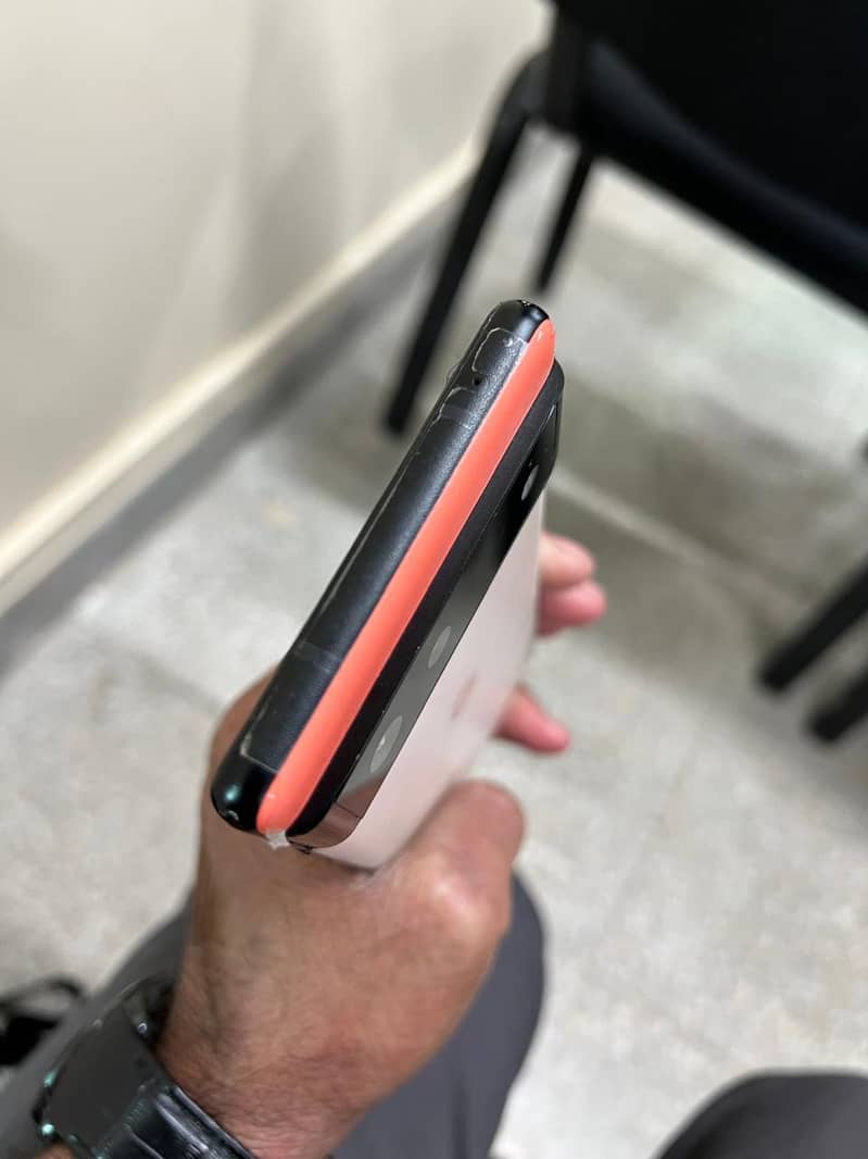 Google Pixel 6 4