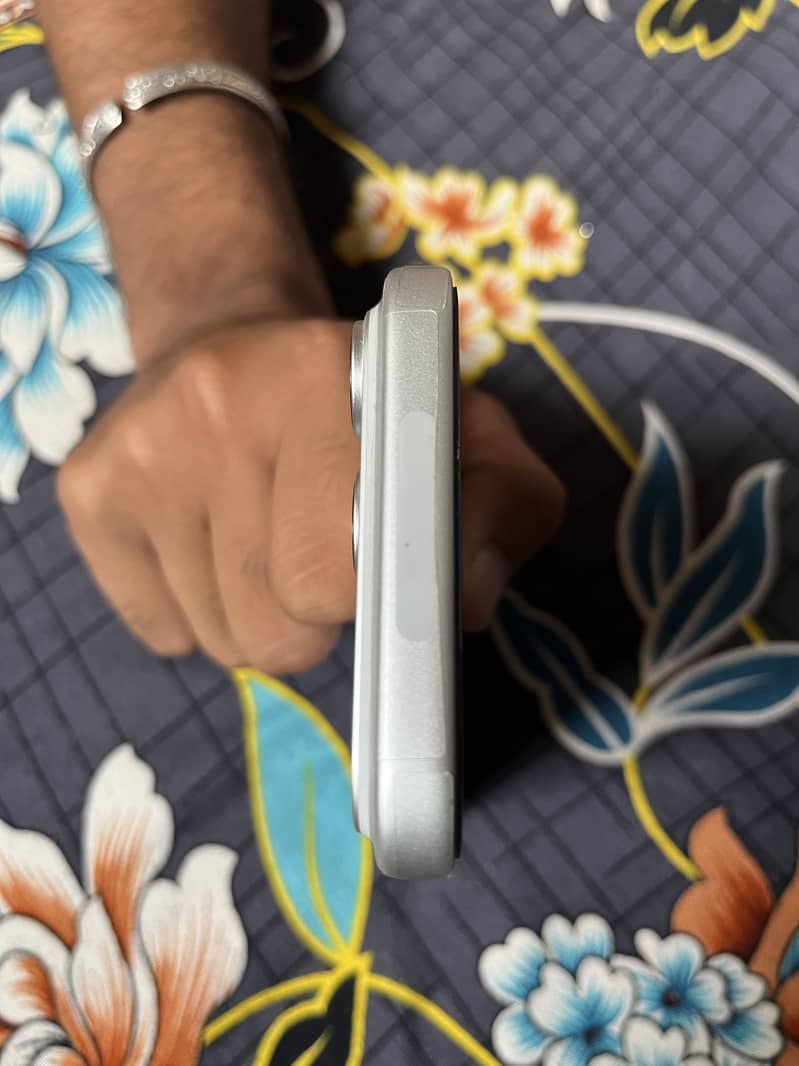 iPhone 17 Pro Max jv silver 1