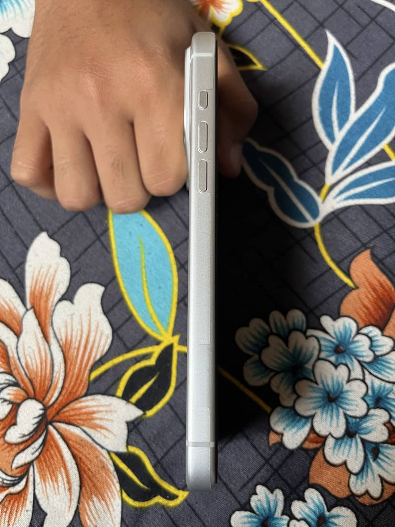 iPhone 17 Pro Max jv silver 3
