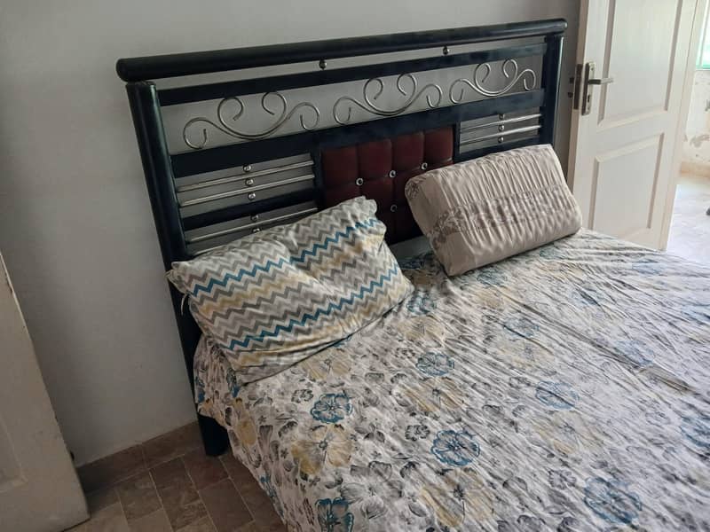 Double bed (5x6) 1