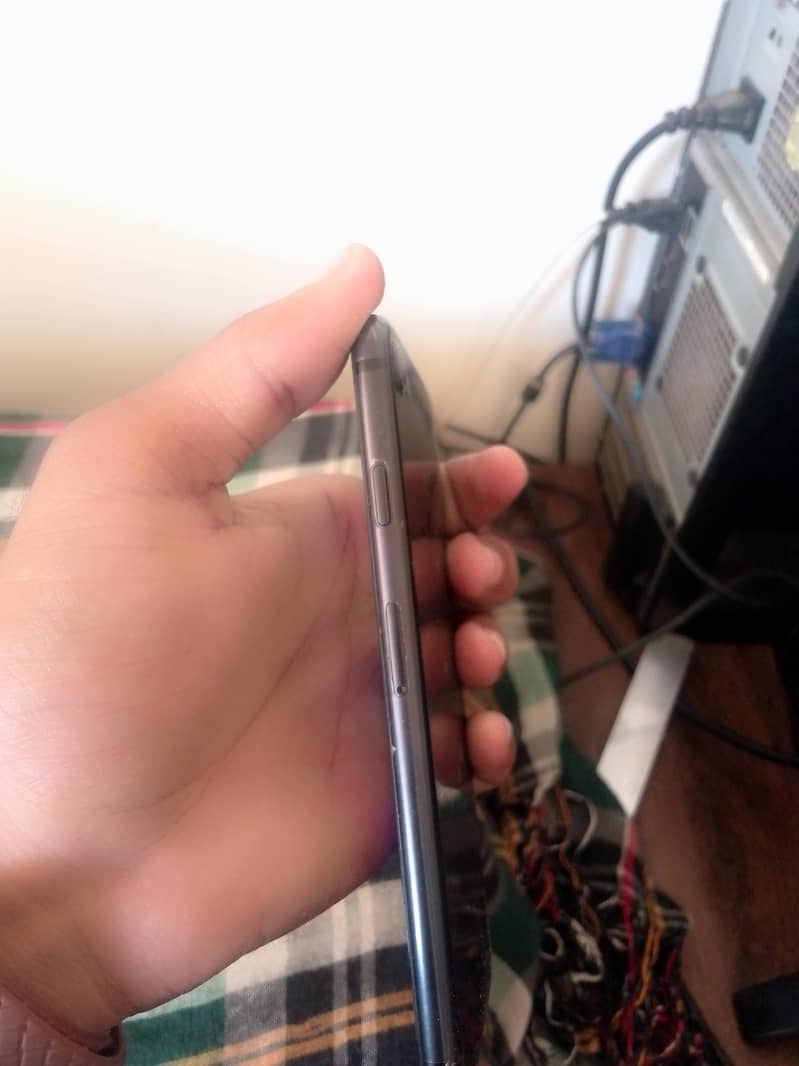 Apple iPhone 7 3